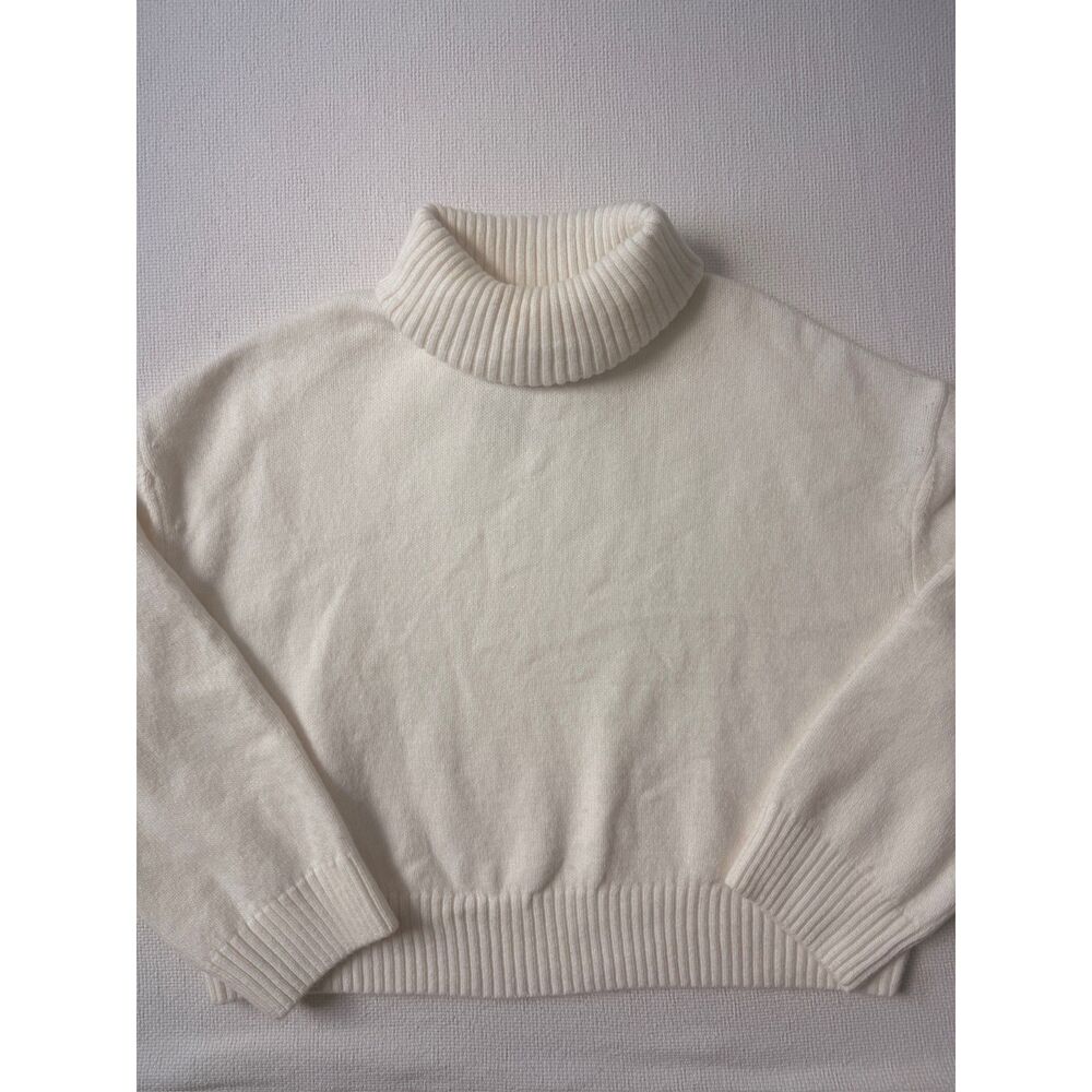 H&M Cream Turtleneck Sweater Women's Medium Soft Knit NWT